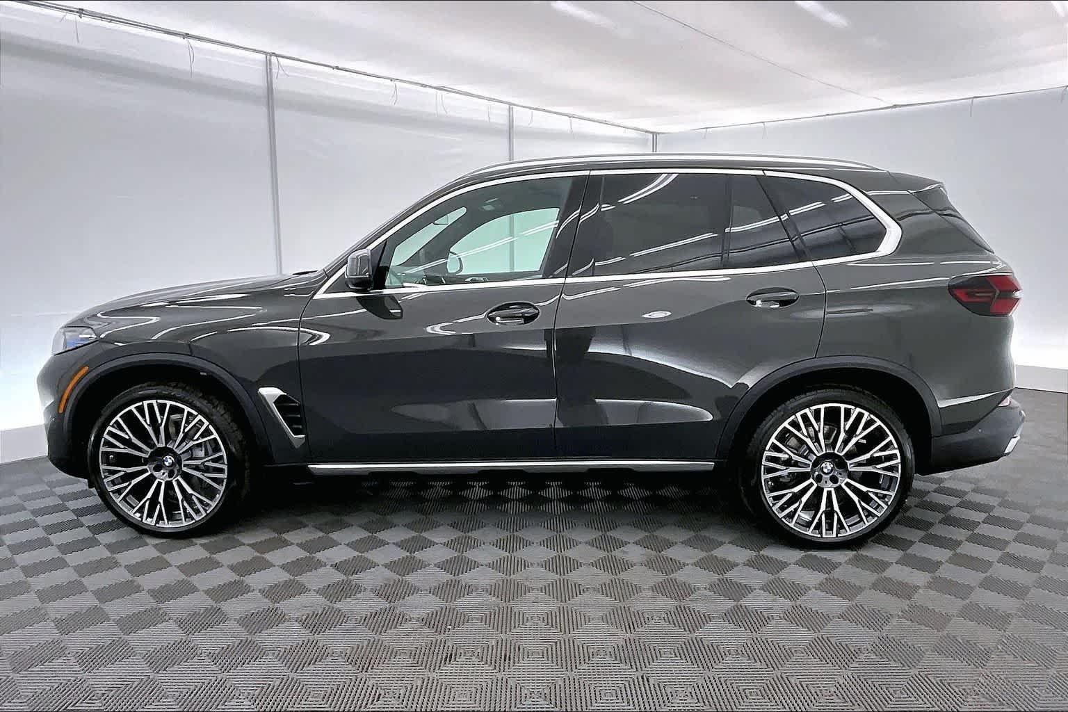 Thumbnail: 2026 BMW X5 - 3