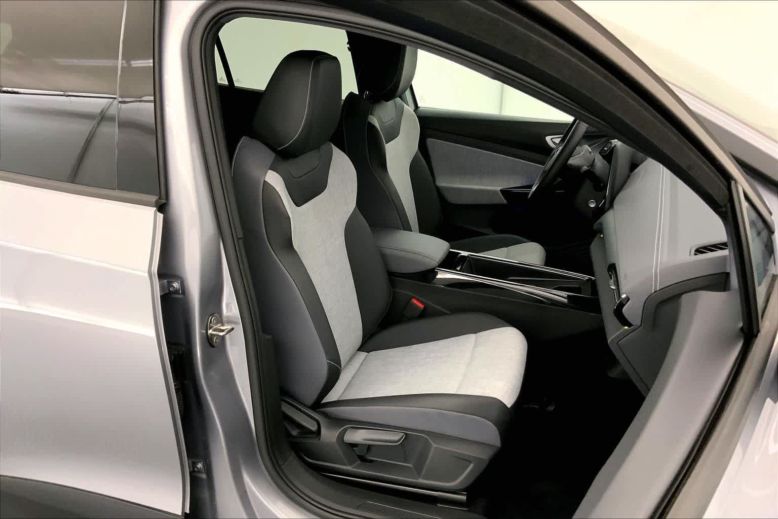 Thumbnail: 2023 Volkswagen ID.4 - 13