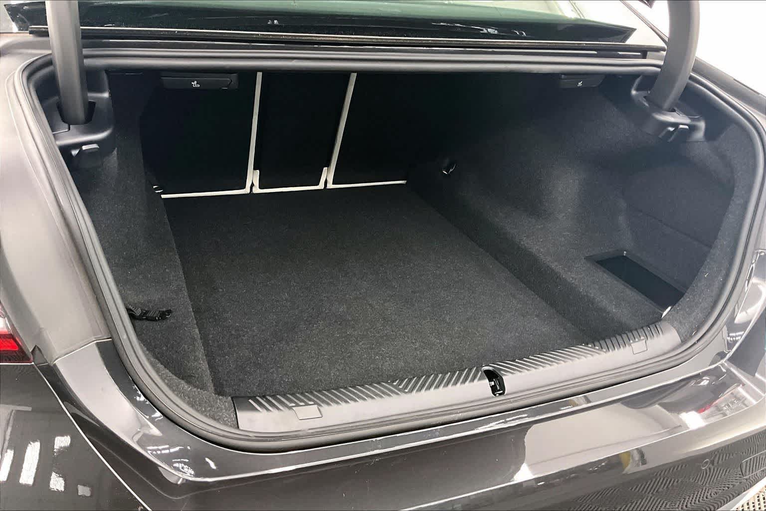 Thumbnail: 2026 BMW 5 Series - 18