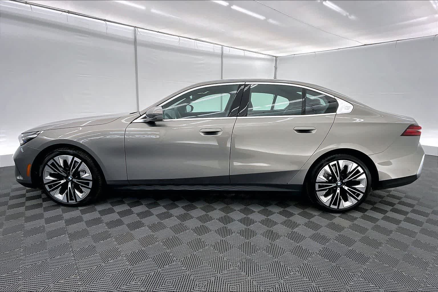 Thumbnail: 2026 BMW 5 Series - 3