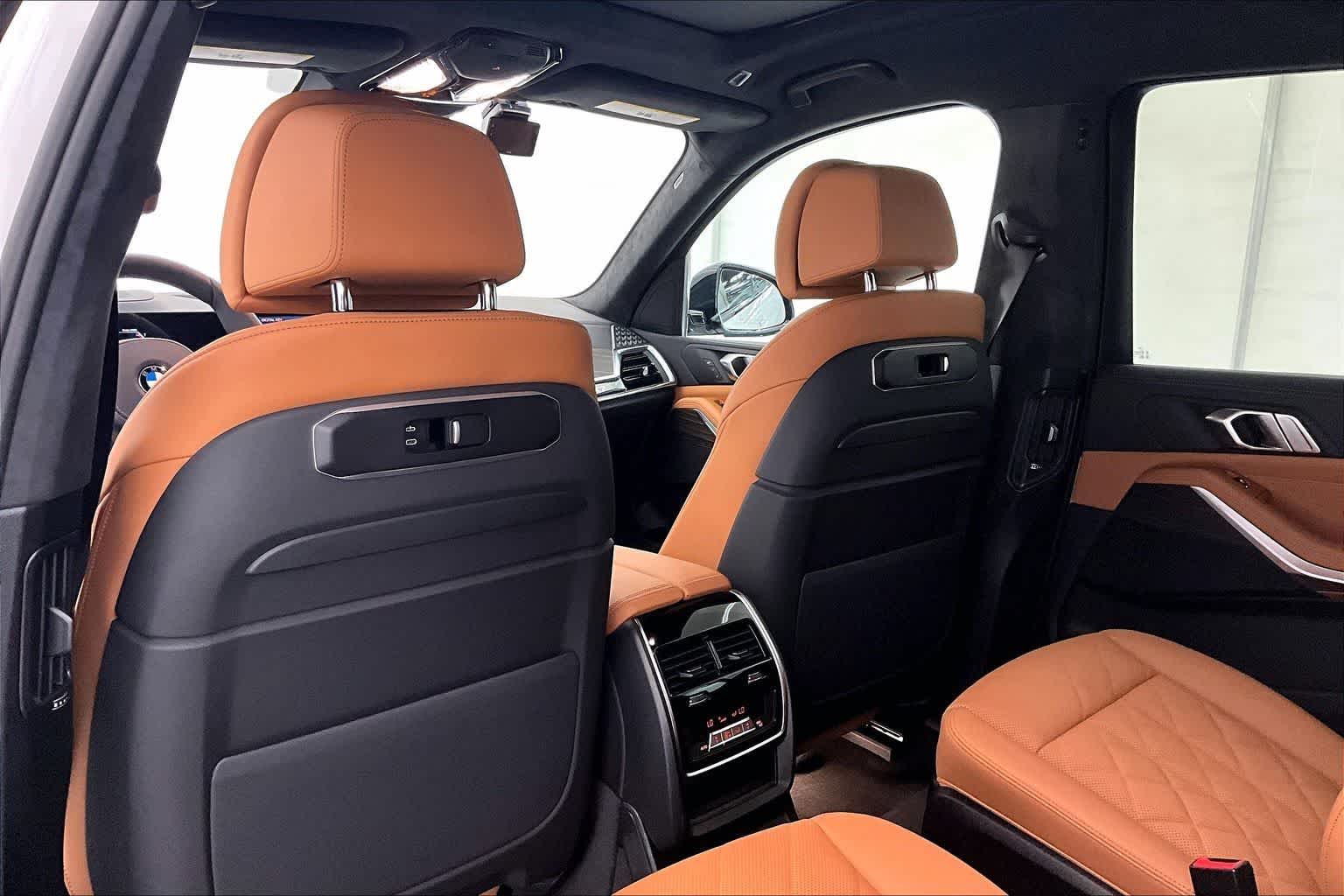 Thumbnail: 2026 BMW X7 - 12