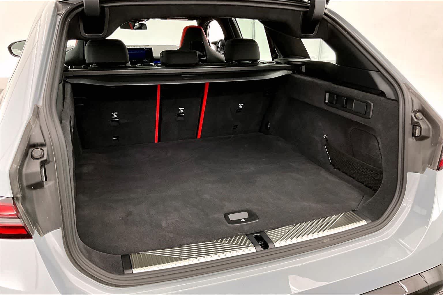 Thumbnail: 2026 BMW M5 - 18