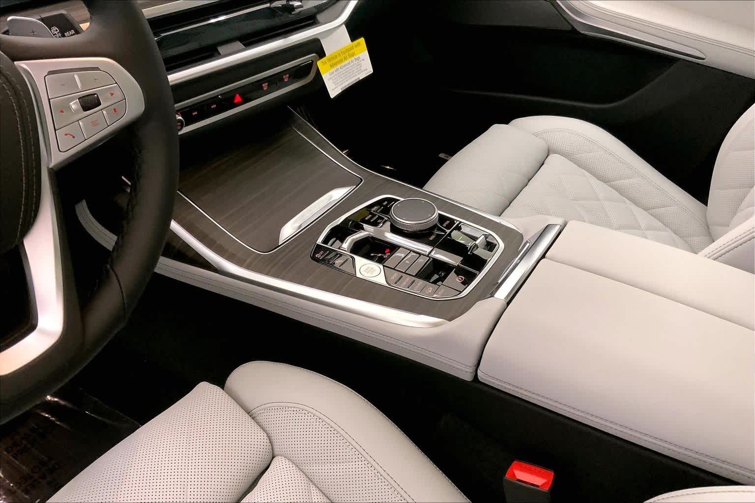 Thumbnail: 2026 BMW X7 - 17