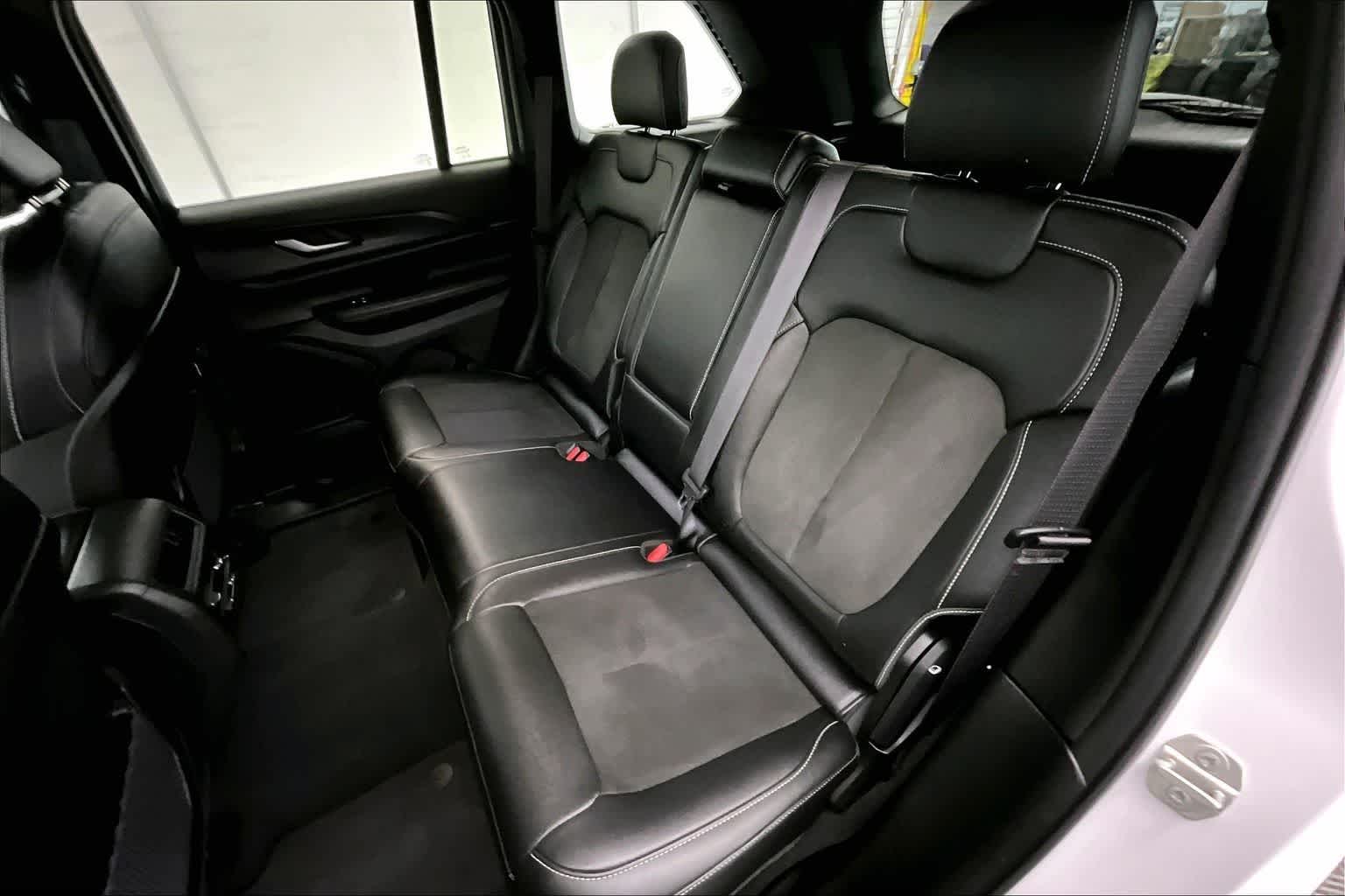 Thumbnail: 2023 Jeep Grand Cherokee - 29