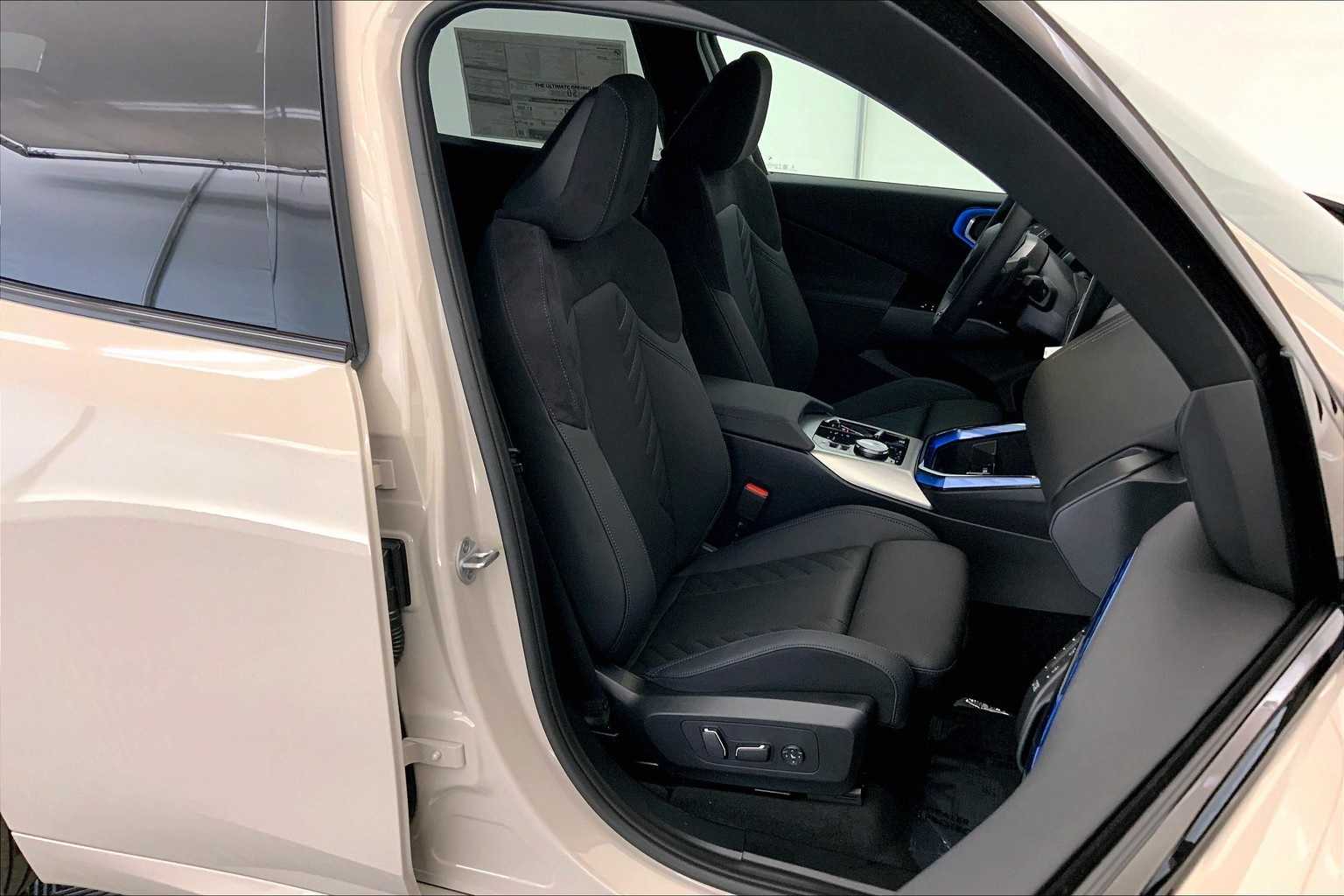 Thumbnail: 2025 BMW X3 - 14