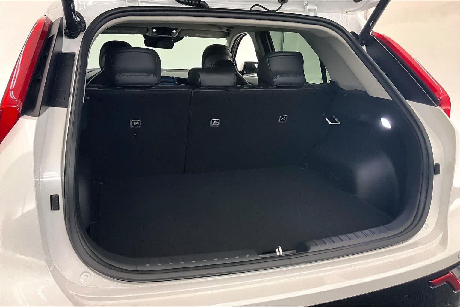 Thumbnail: 2023 Kia Niro - 18