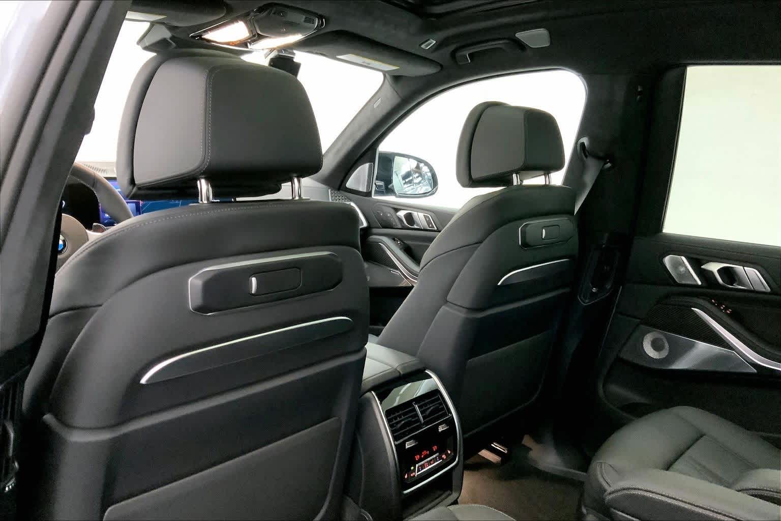 Thumbnail: 2026 BMW X7 - 11