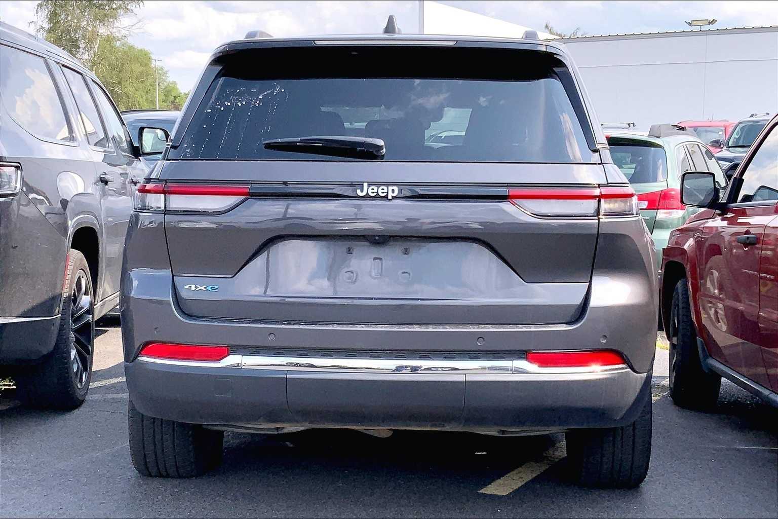 Thumbnail: 2024 Jeep Grand Cherokee - 5