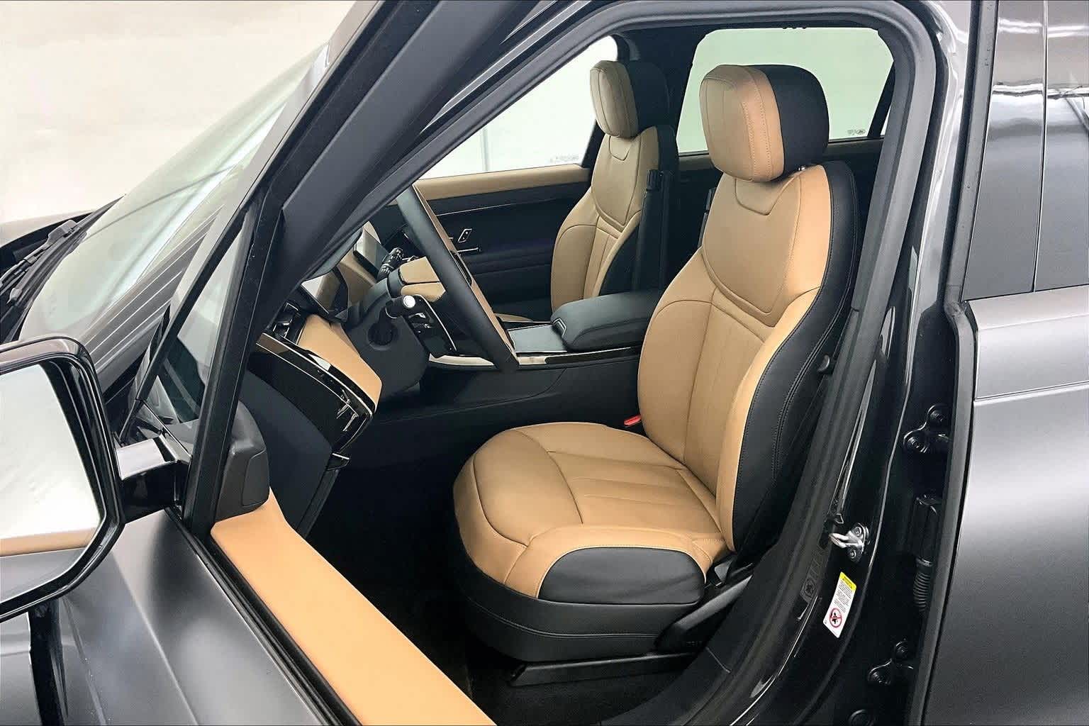 Thumbnail: 2026 Land Rover Range Rover Sport - 11