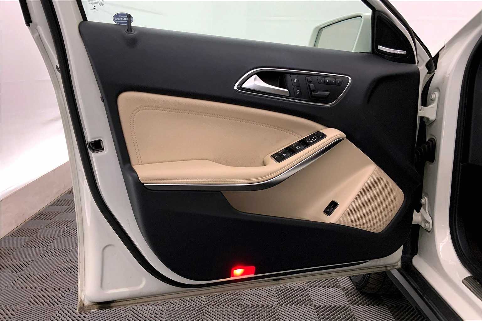 Thumbnail: 2015 Mercedes-Benz GLA - 27