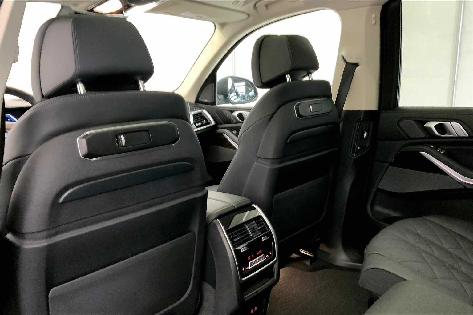 Thumbnail: 2024 BMW X7 - 12