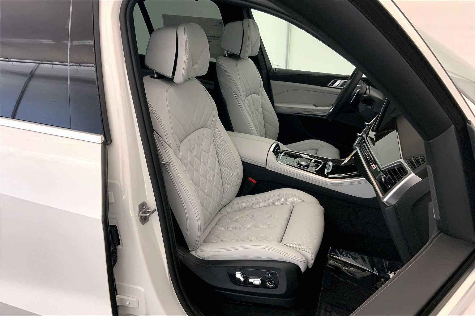 Thumbnail: 2026 BMW X5 - 14