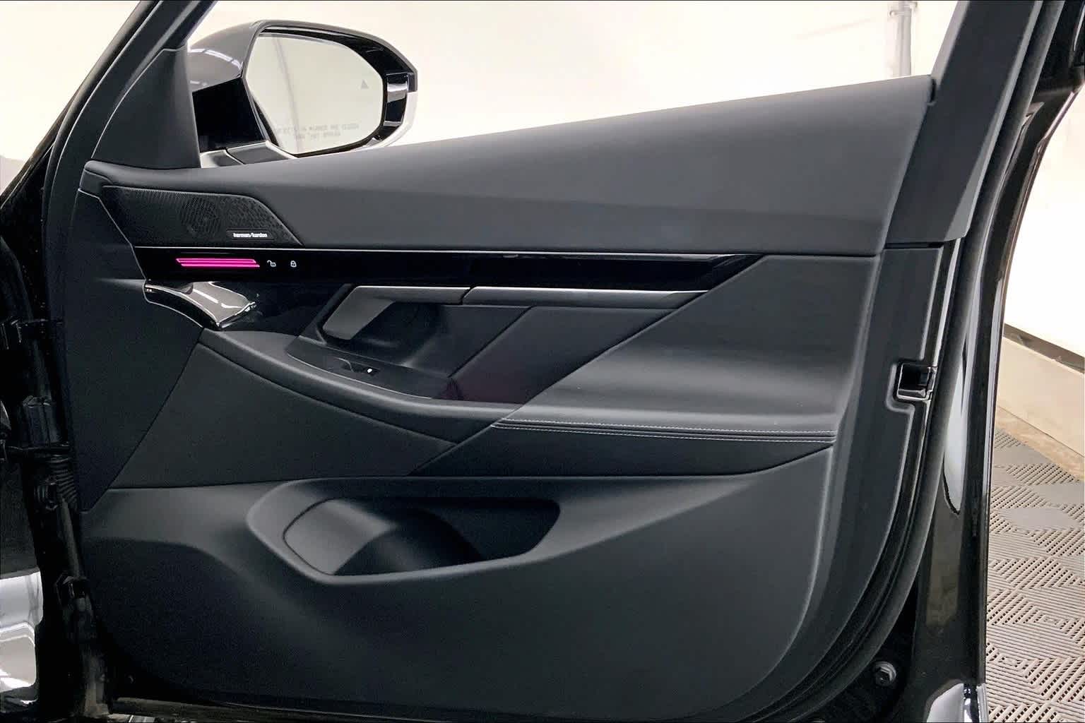 Thumbnail: 2024 BMW 5 Series - 28