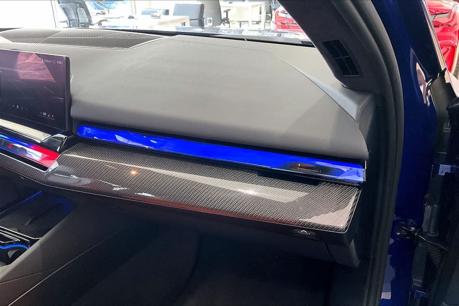 Thumbnail: 2025 BMW M5 - 23