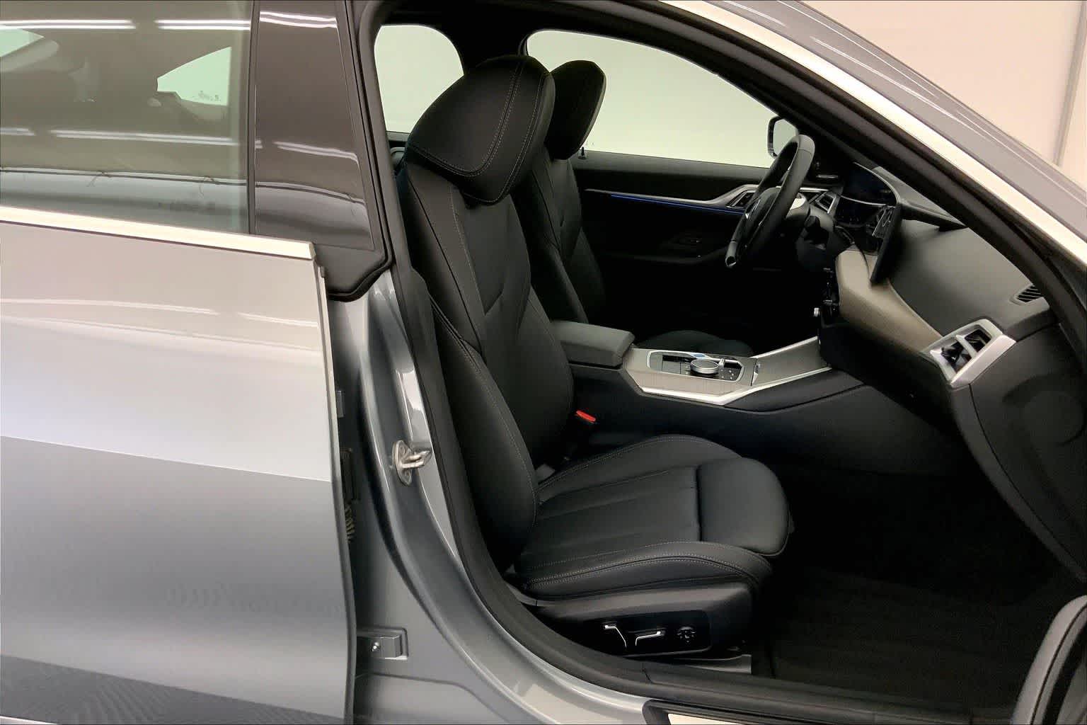 Thumbnail: 2025 BMW i4 - 13