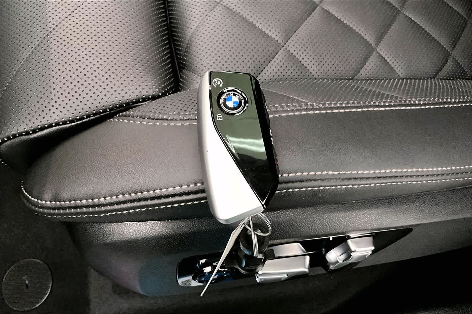 Thumbnail: 2026 BMW X7 - 20