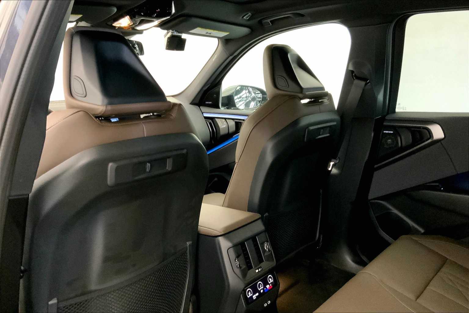 Thumbnail: 2025 BMW X3 - 12