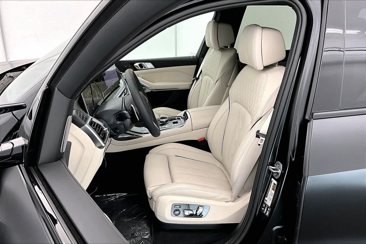 Thumbnail: 2026 BMW X7 - 11