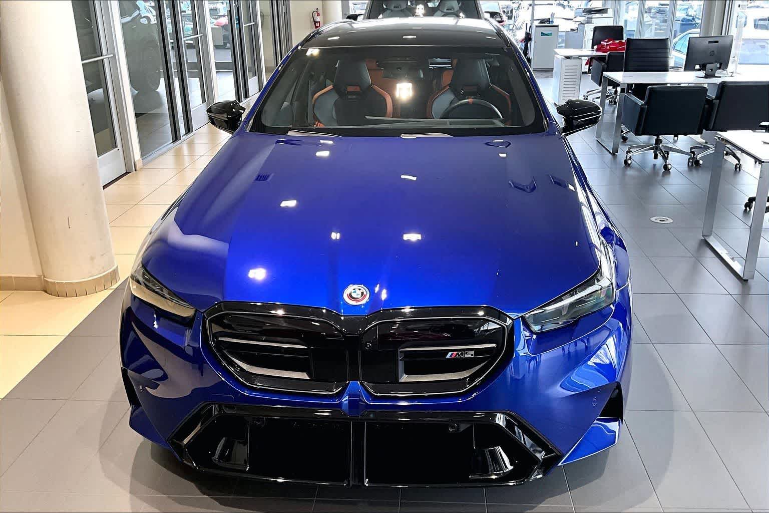 Thumbnail: 2025 BMW M5 - 6