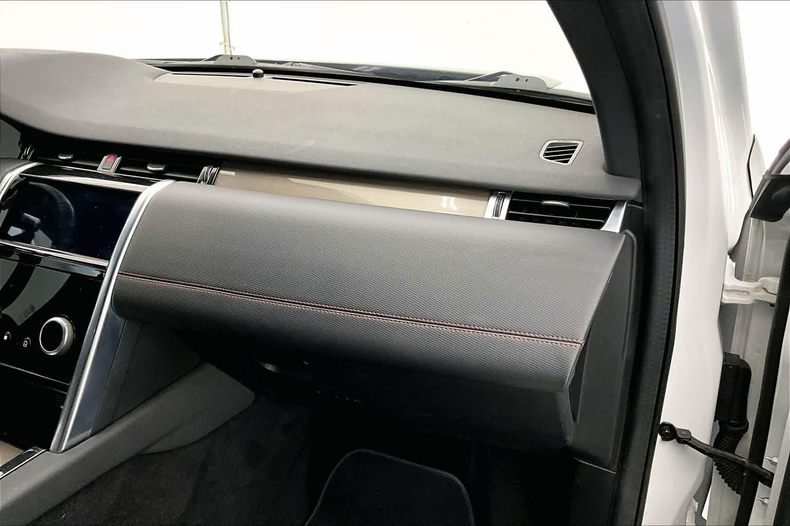 Thumbnail: 2020 Land Rover Discovery Sport - 23