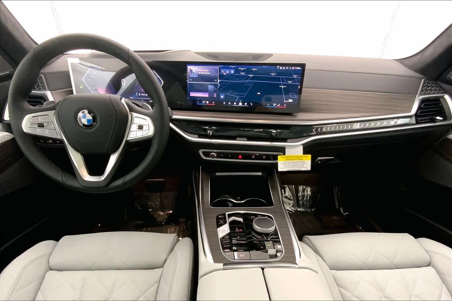Thumbnail: 2026 BMW X7 - 10