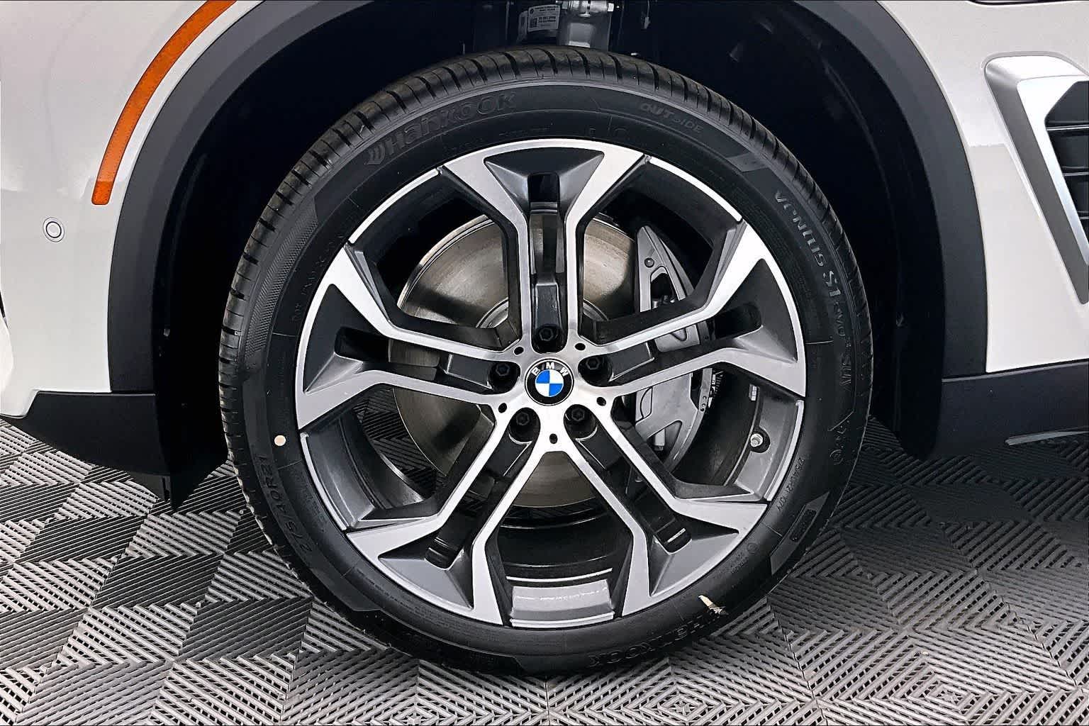 Thumbnail: 2026 BMW X5 - 8