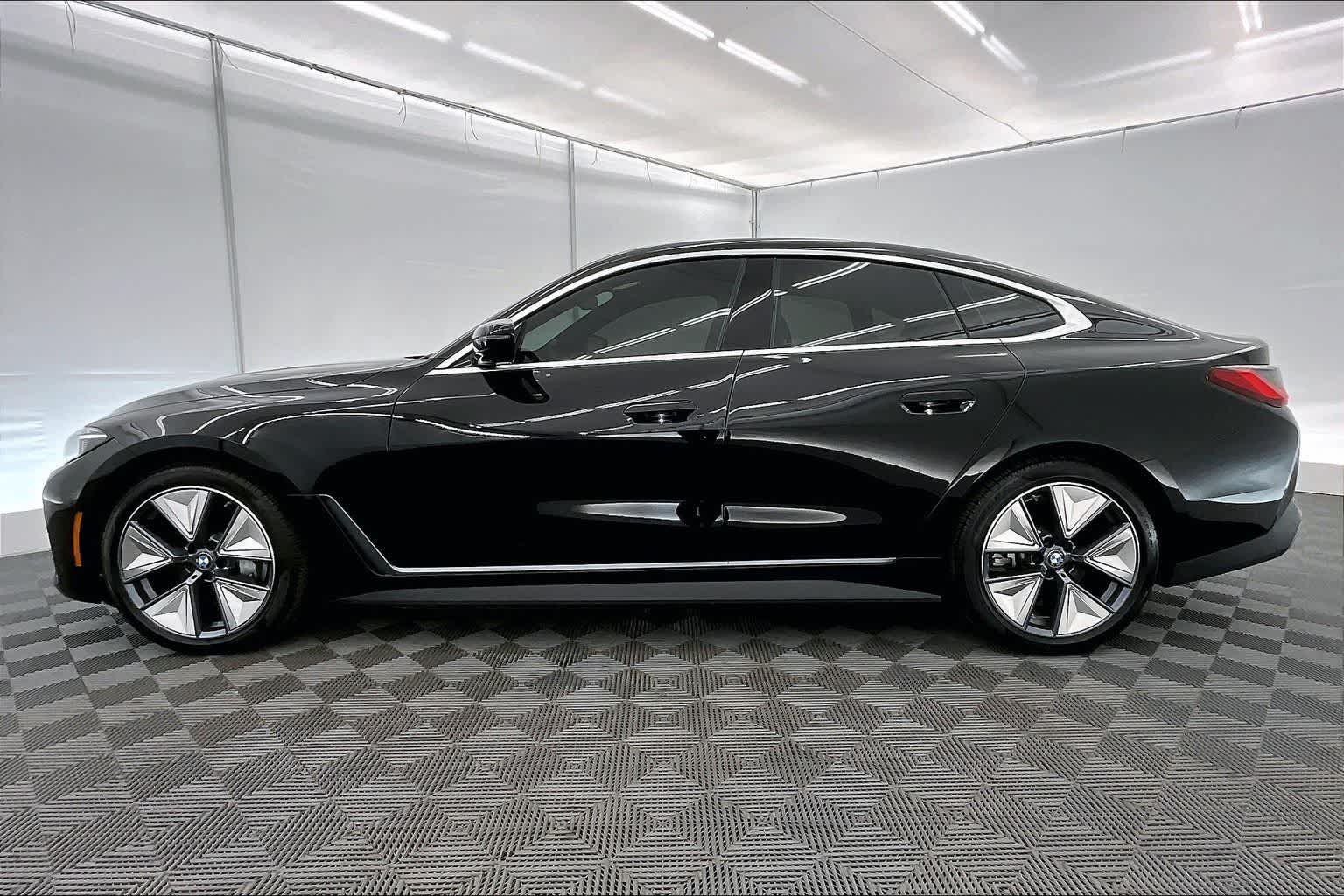 Thumbnail: 2025 BMW i4 - 3