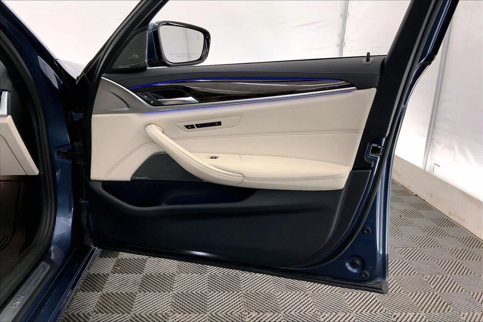 Thumbnail: 2023 BMW 5 Series - 28