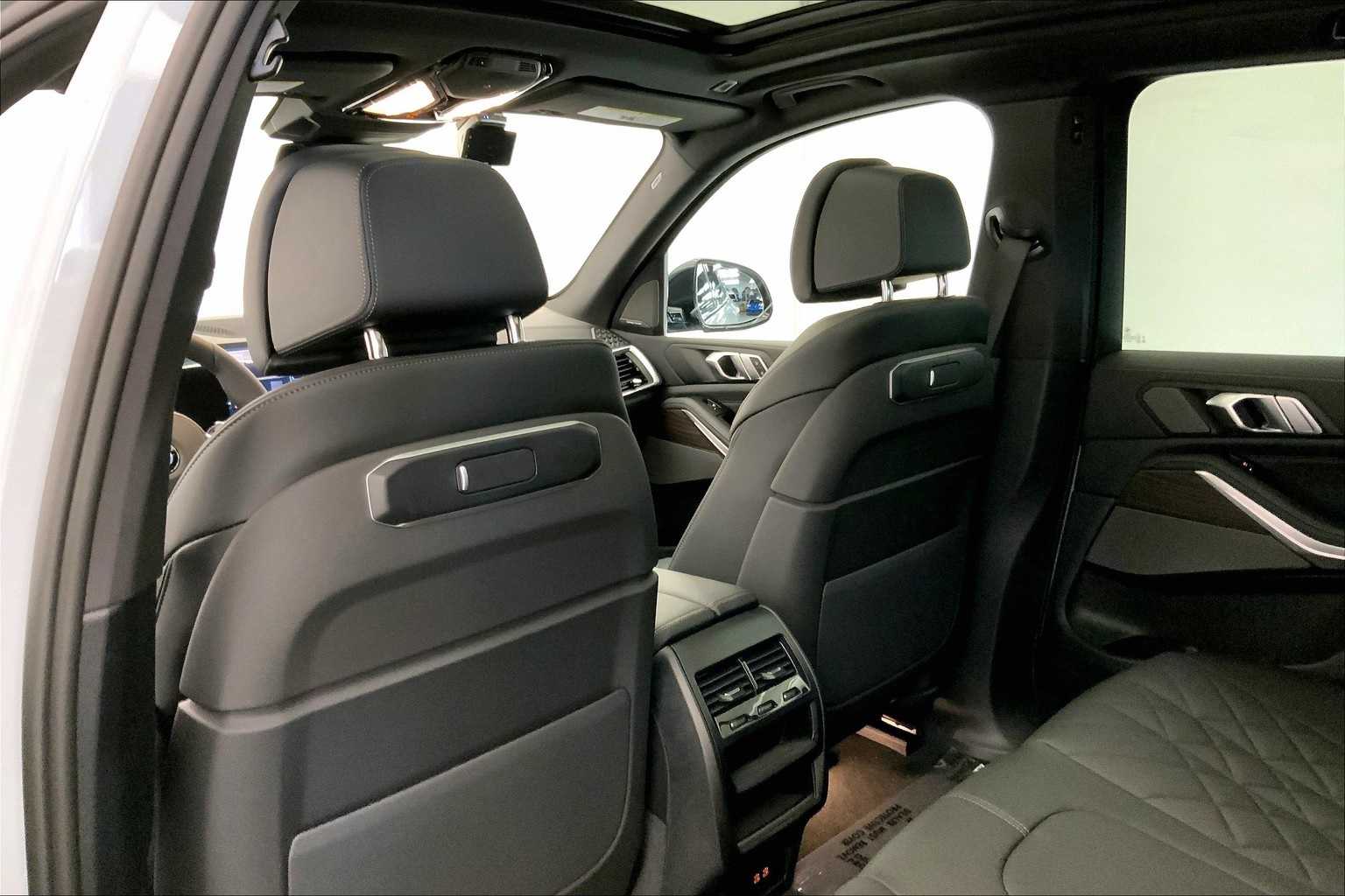 Thumbnail: 2026 BMW X5 - 12