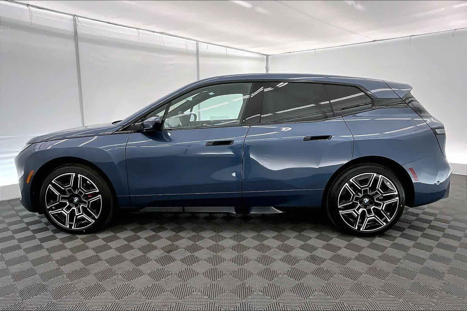 Thumbnail: 2026 BMW iX - 3