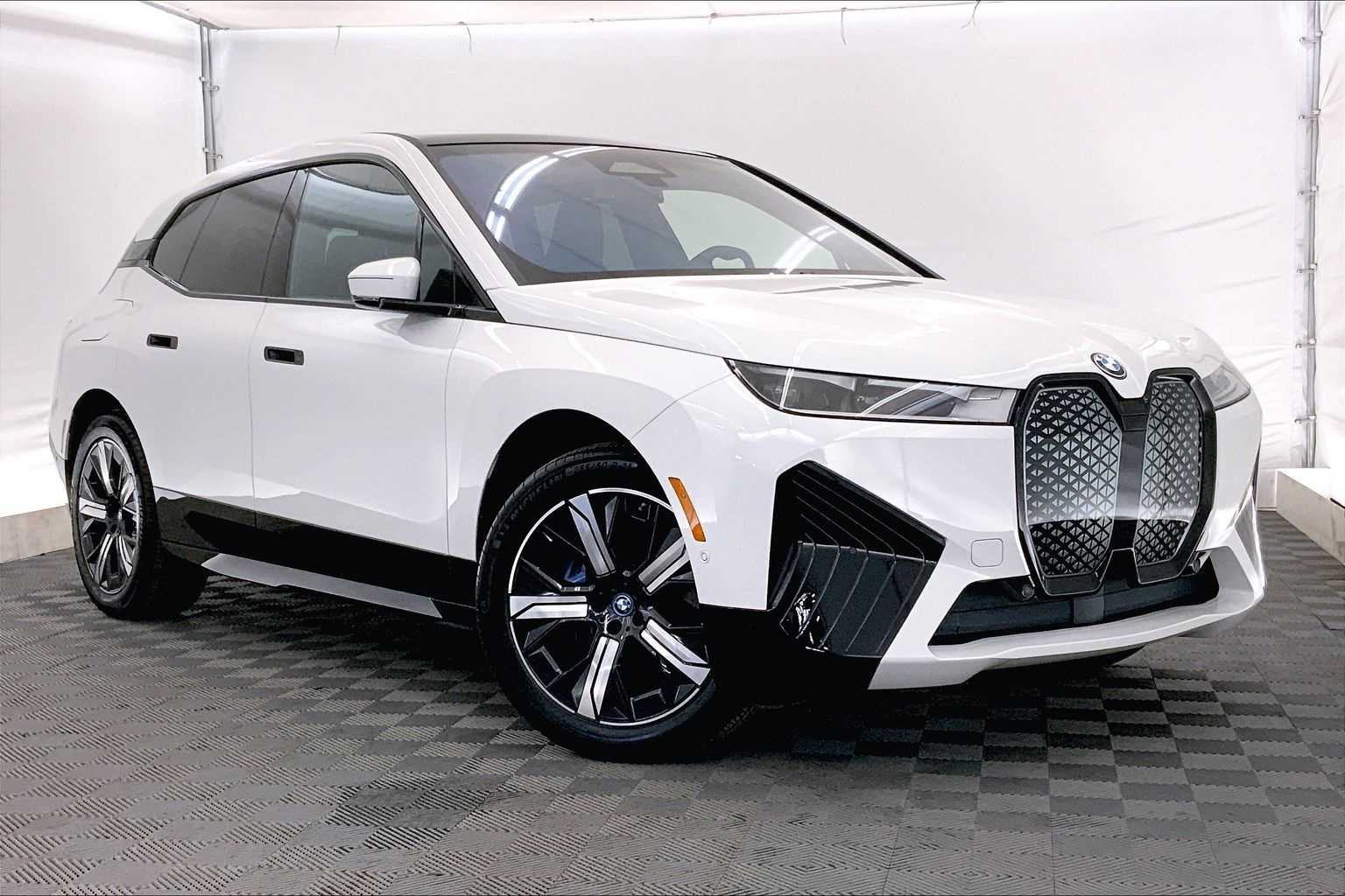 Thumbnail: 2023 BMW iX - 21