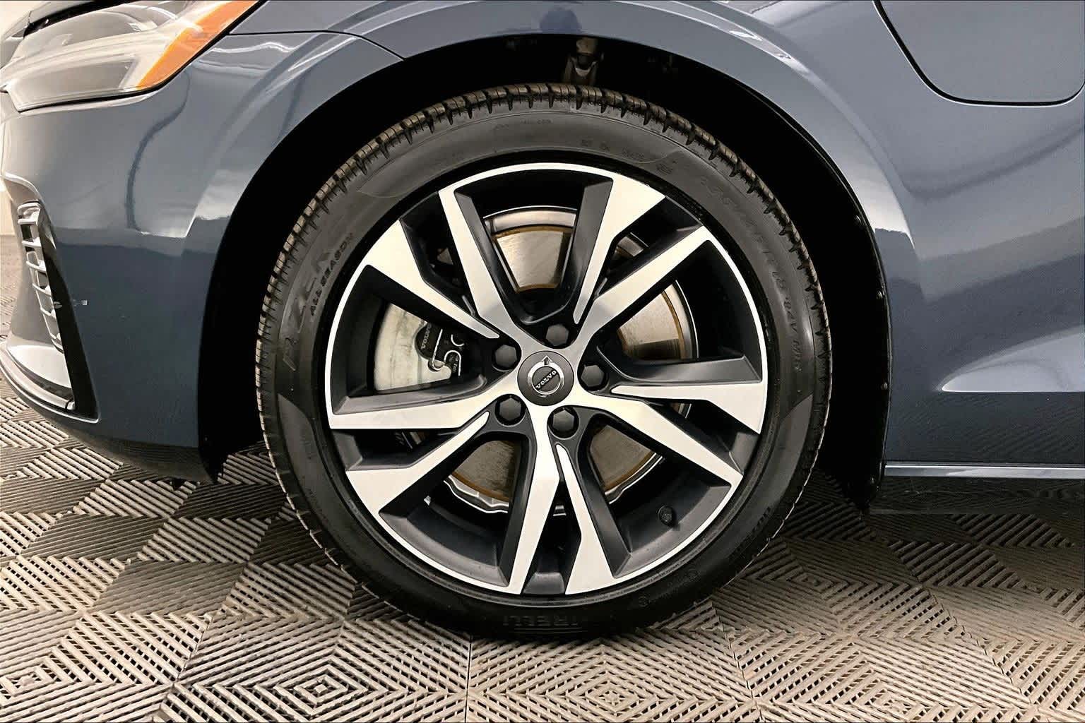 Thumbnail: 2022 Volvo S60 - 8