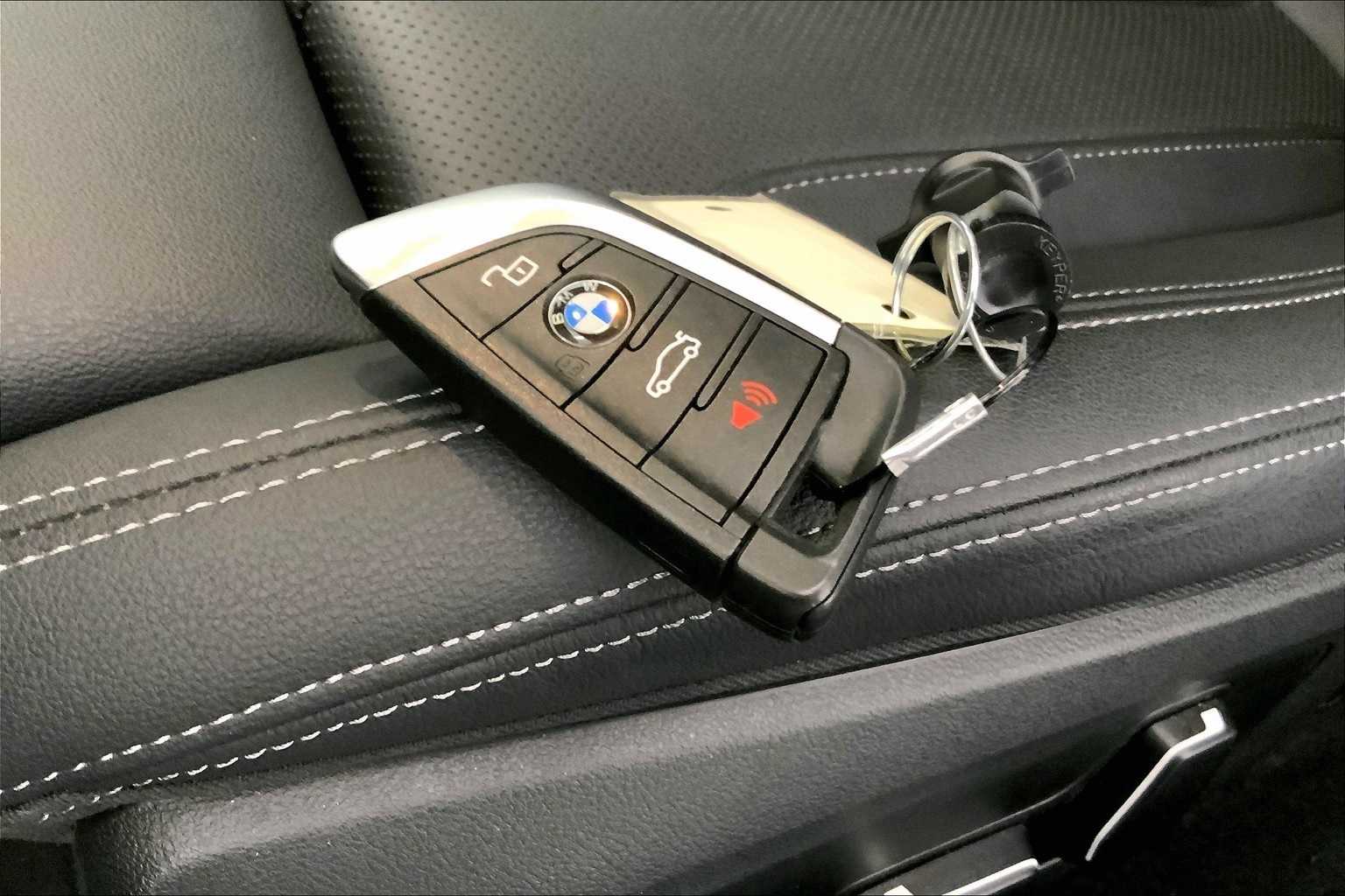 Thumbnail: 2025 BMW i4 - 19