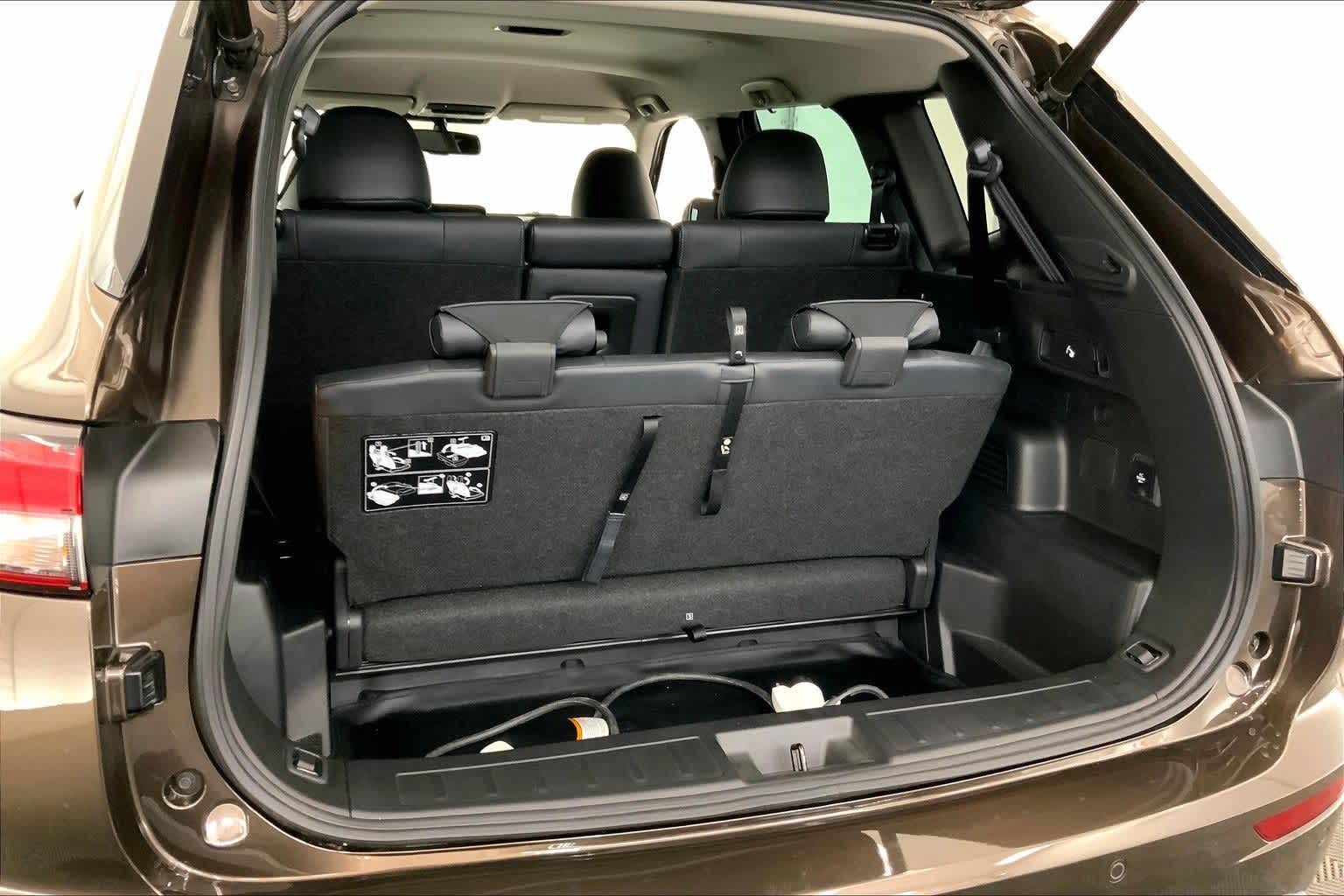 Thumbnail: 2023 Mitsubishi Outlander - 18