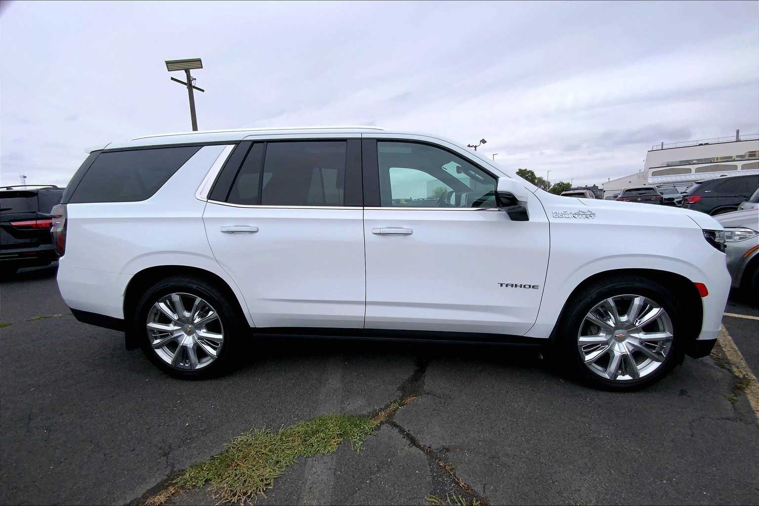 Thumbnail: 2022 Chevrolet Tahoe - 9