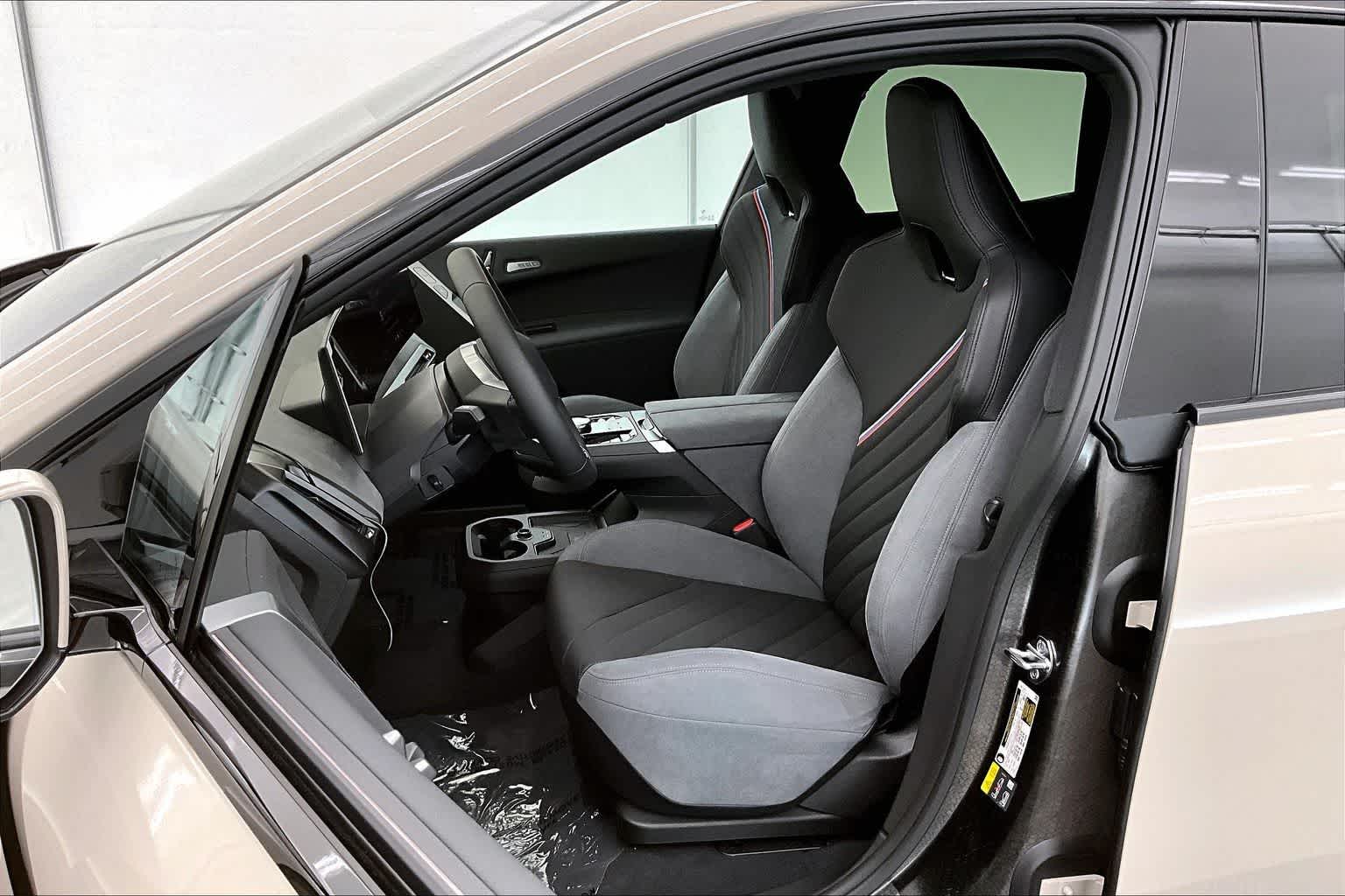 Thumbnail: 2026 BMW iX - 10