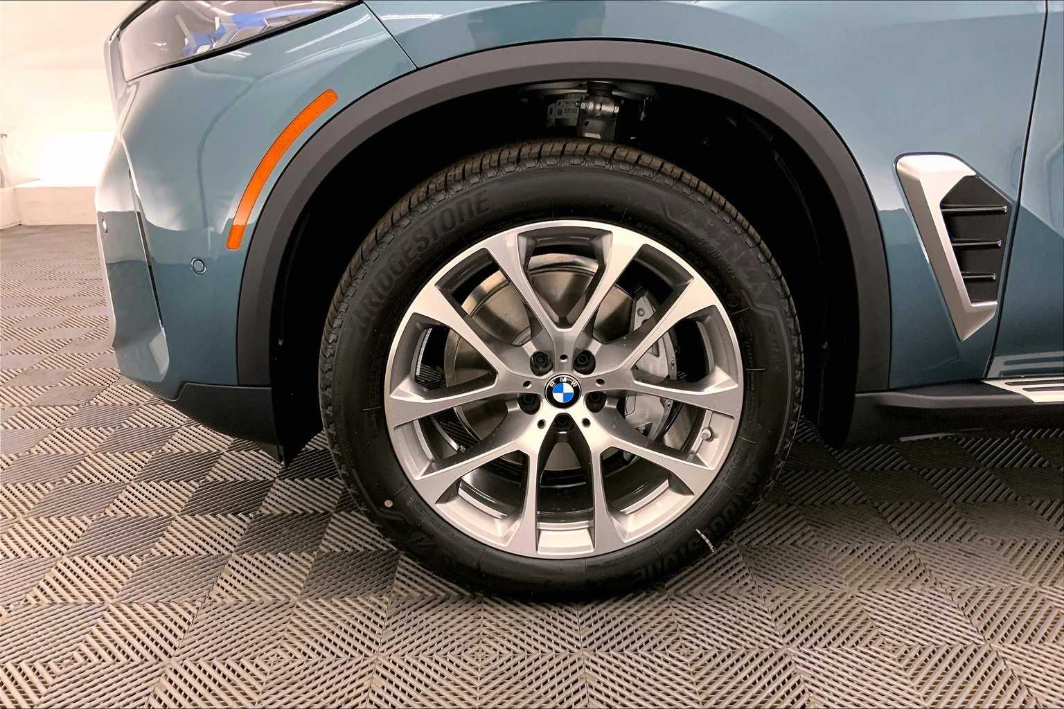 Thumbnail: 2026 BMW X5 - 8