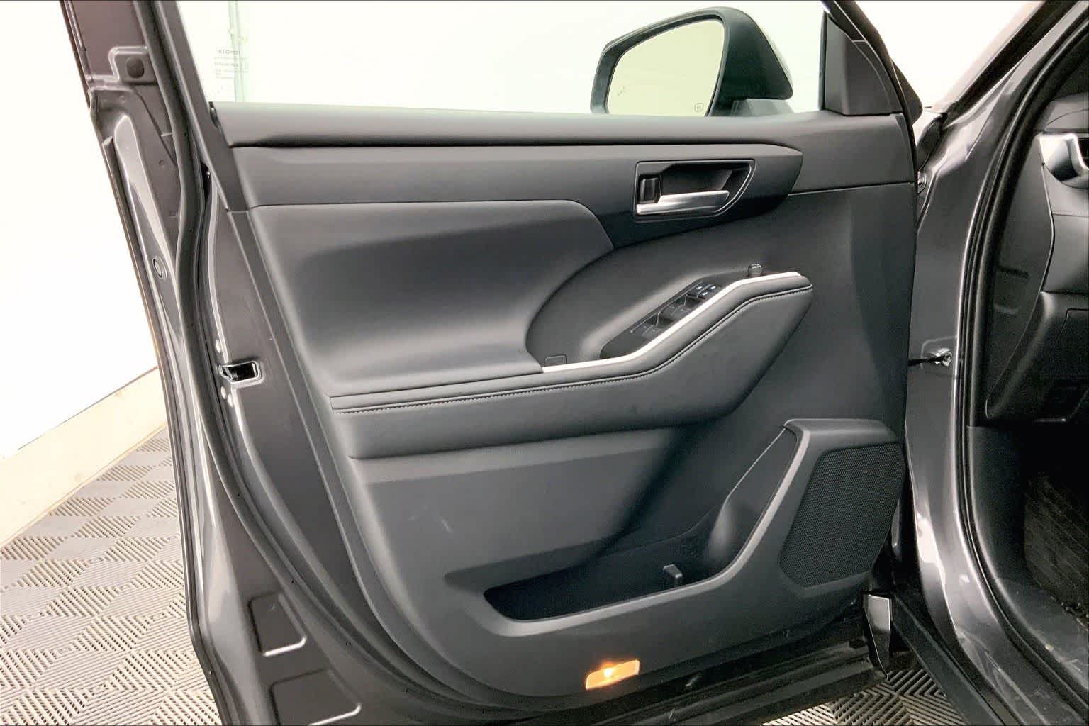 Thumbnail: 2021 Toyota Highlander - 27