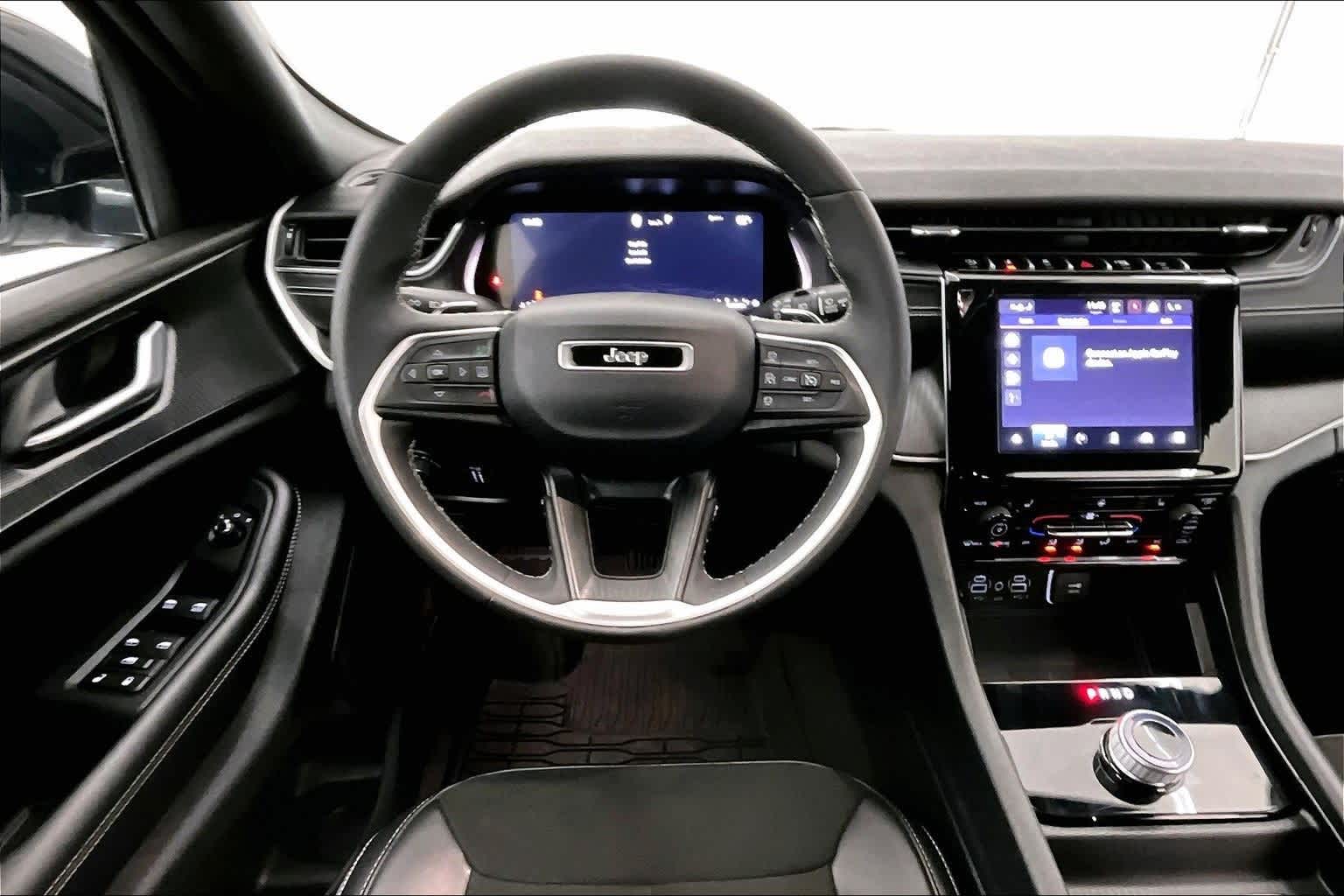 Thumbnail: 2023 Jeep Grand Cherokee - 14