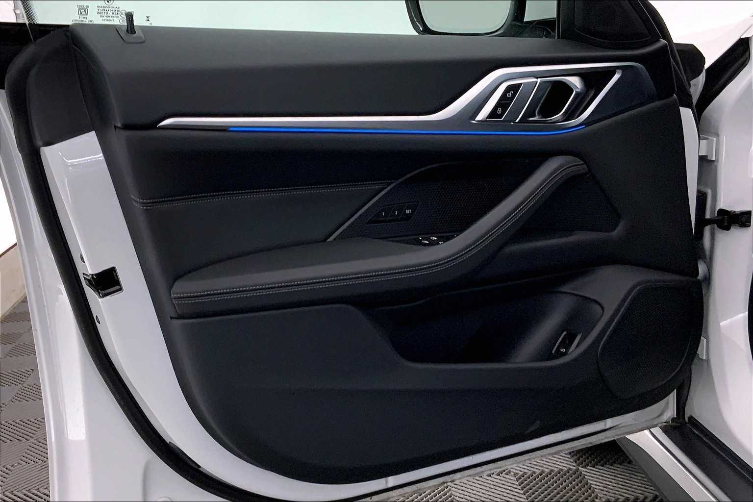 Thumbnail: 2025 BMW i4 - 27
