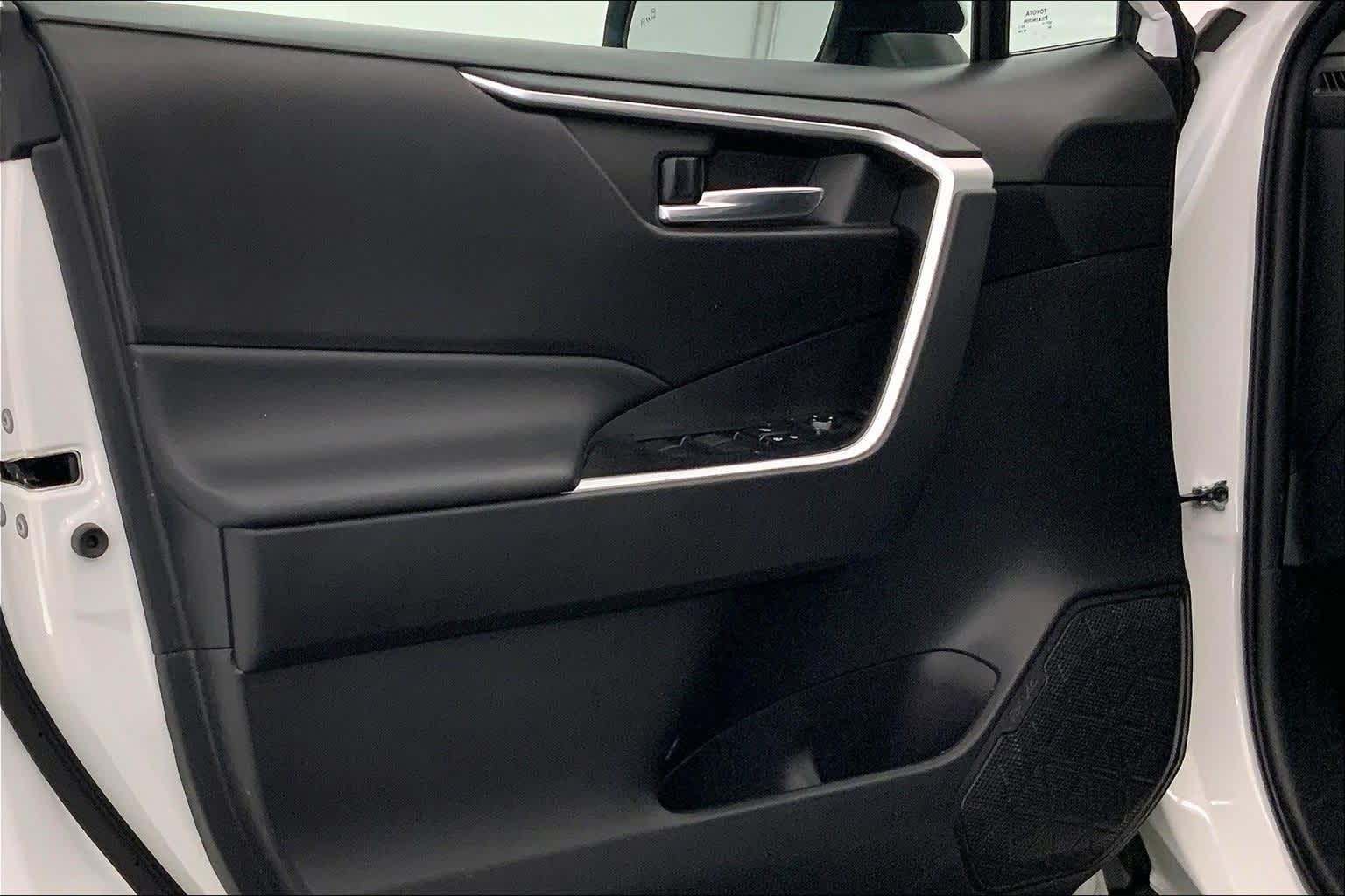 Thumbnail: 2021 Toyota RAV4 - 27