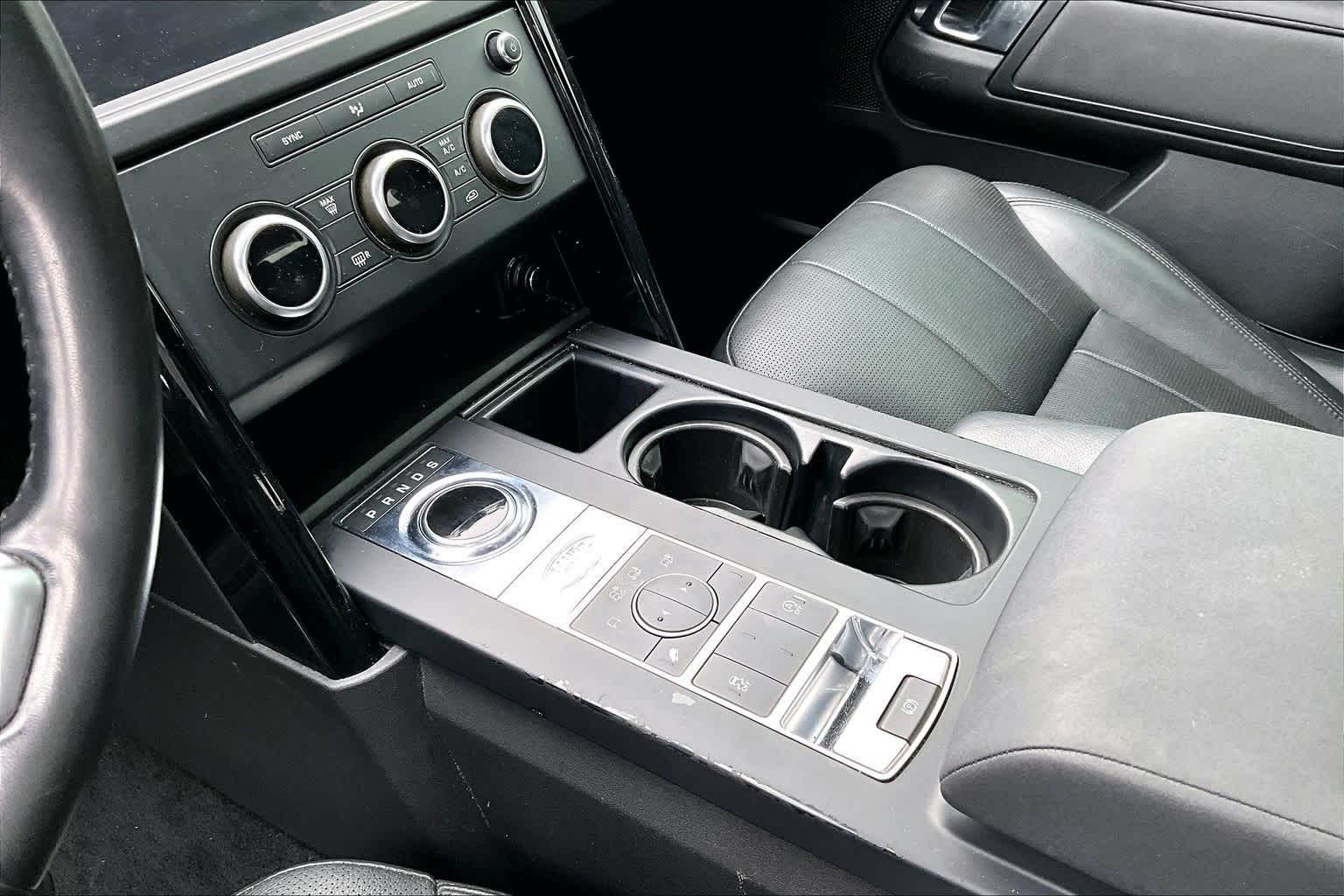 Thumbnail: 2019 Land Rover Discovery - 17