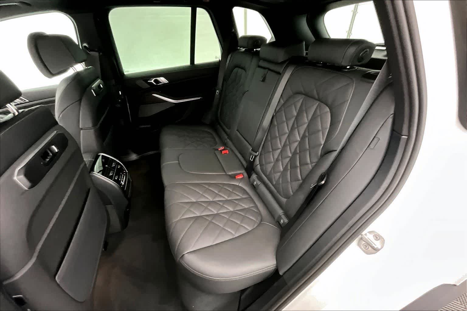 Thumbnail: 2026 BMW X5 - 13