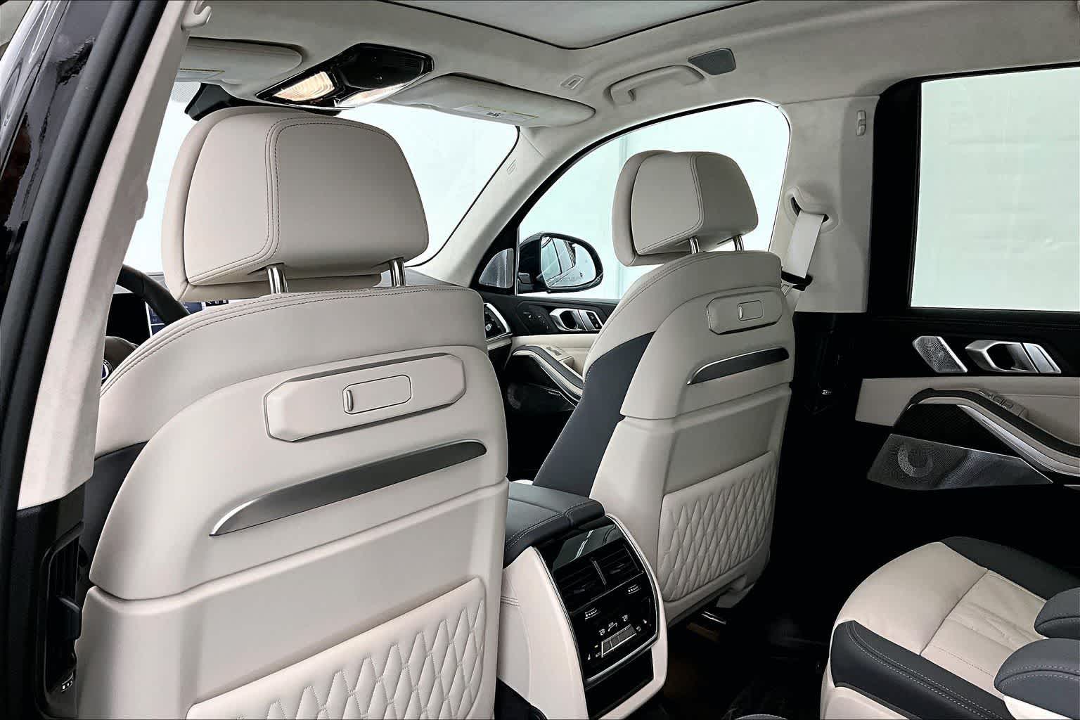Thumbnail: 2026 BMW X7 - 12