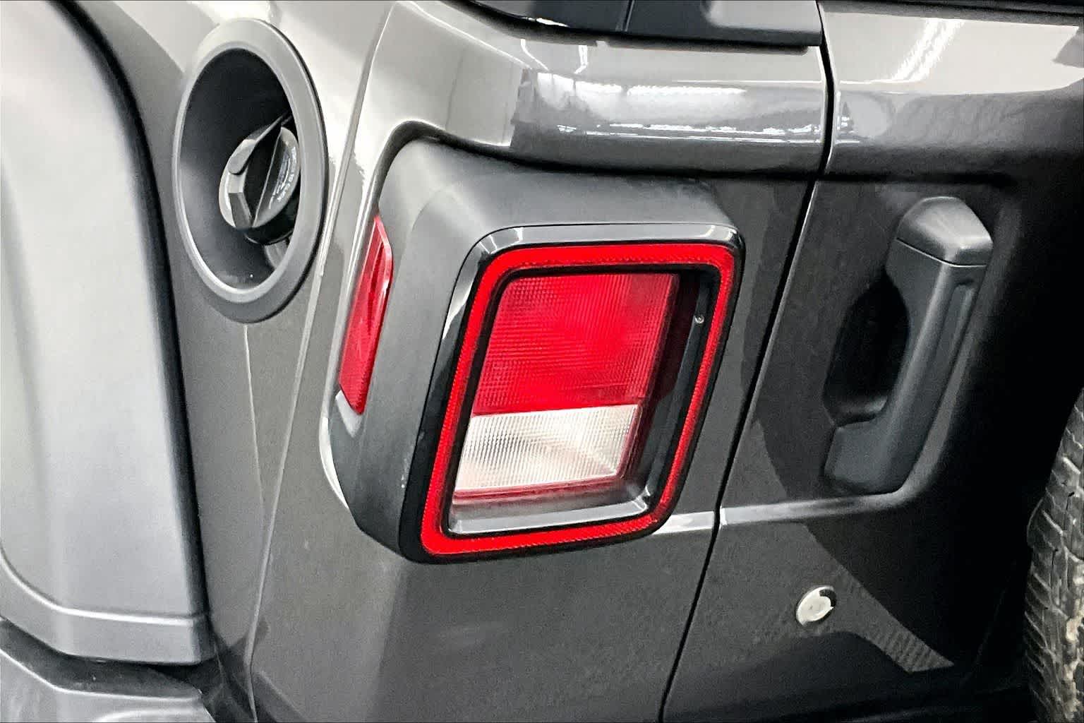 Thumbnail: 2020 Jeep Wrangler - 32