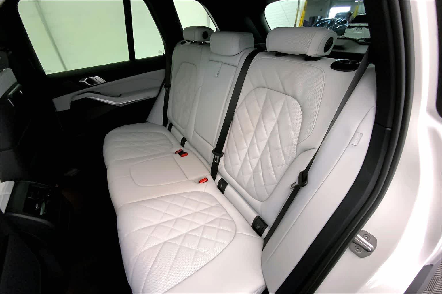 Thumbnail: 2026 BMW X5 - 13