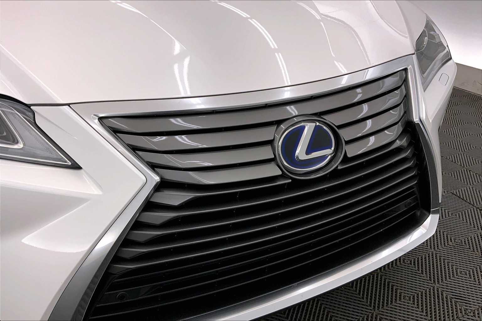 Thumbnail: 2018 Lexus RX - 33