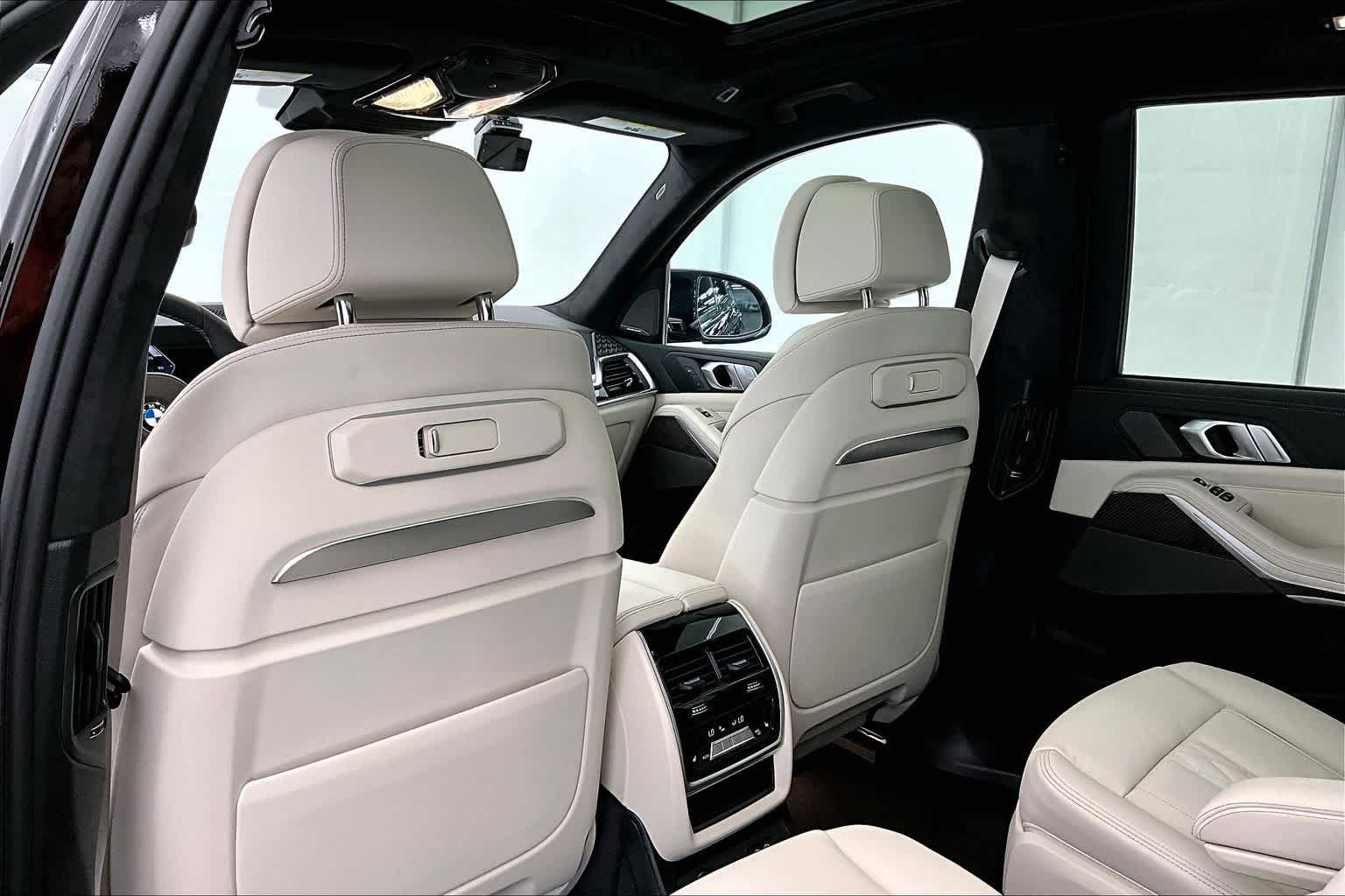 Thumbnail: 2026 BMW X7 - 12