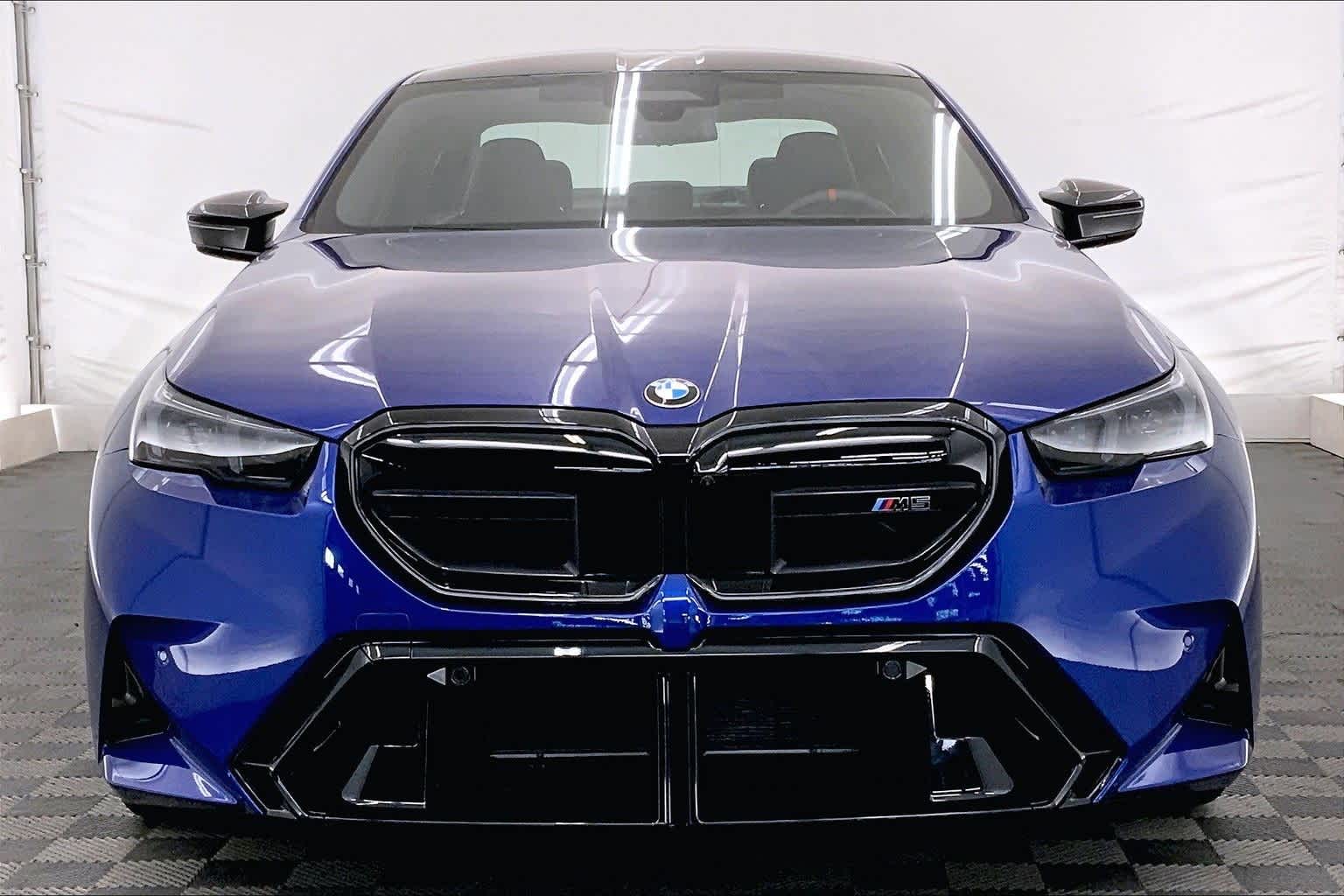 Thumbnail: 2025 BMW M5 - 6