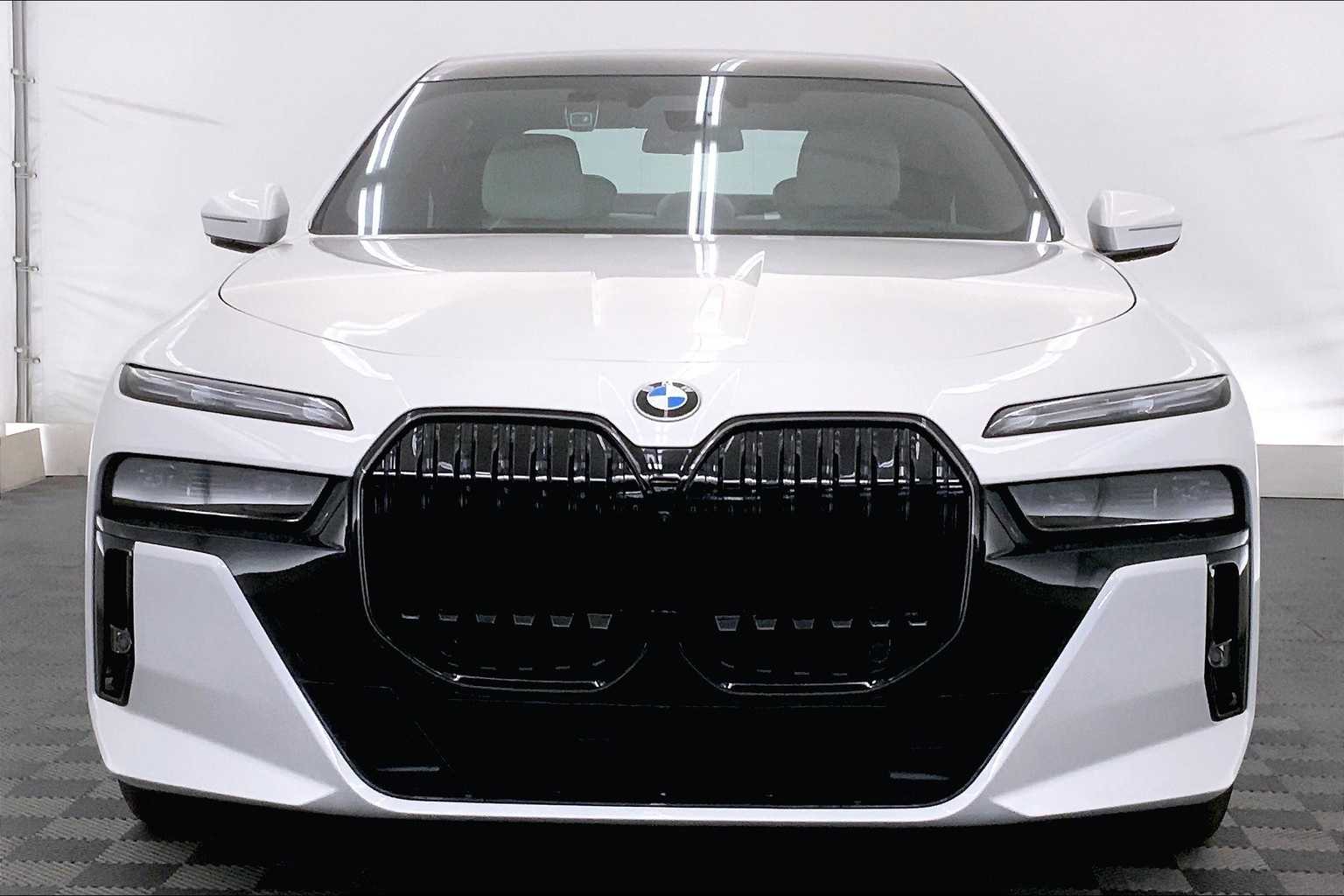 Thumbnail: 2025 BMW 7 Series - 6